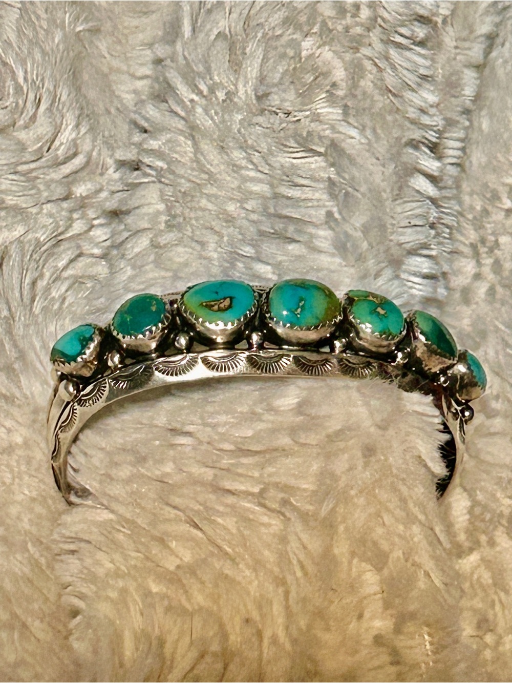Navajo signed Tsinnie turquoise cuff bracelet - Picture 11 of 15